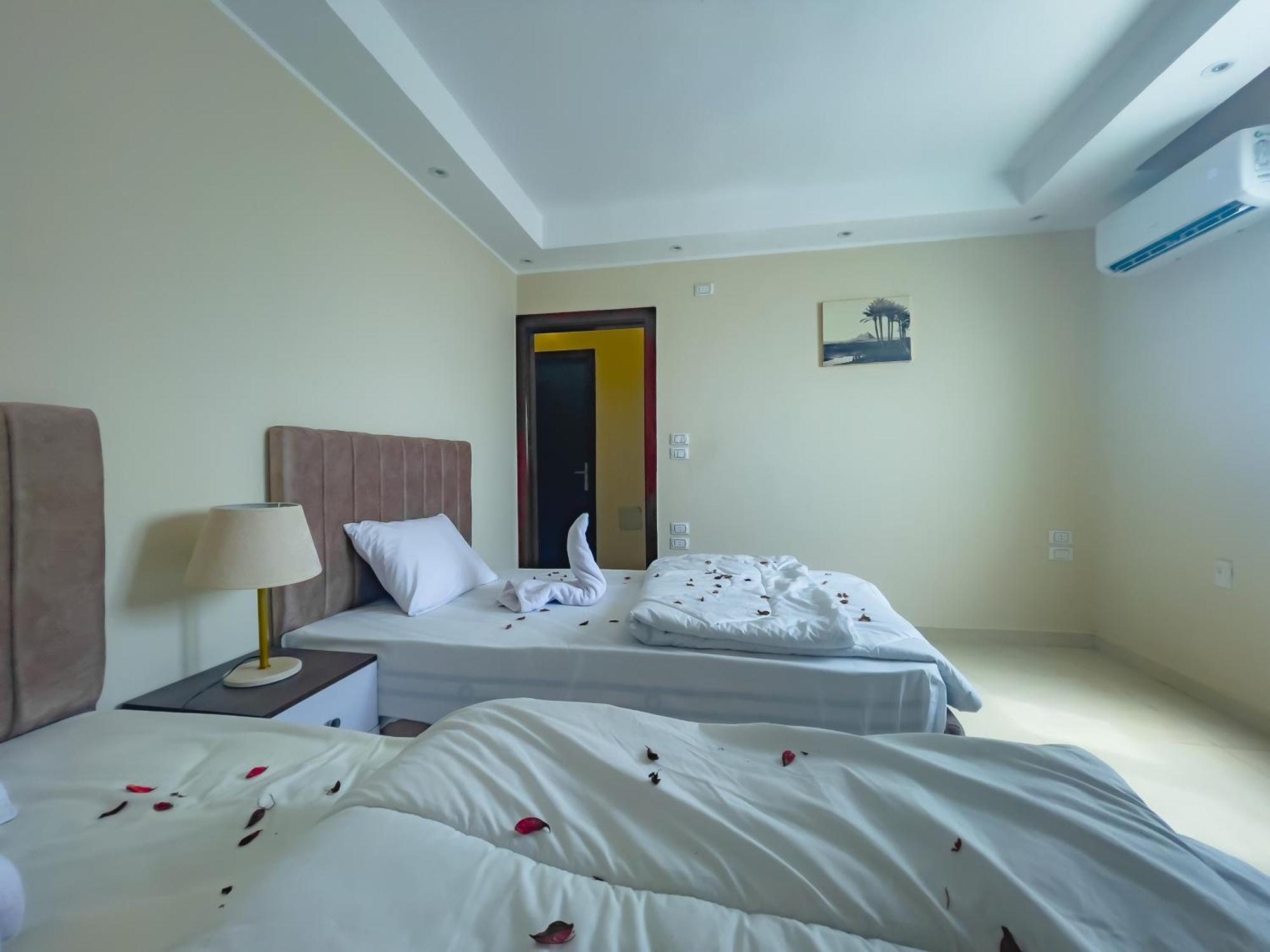 Jumeirah Pyramids View Inn Kafrat al Jabal Экстерьер фото